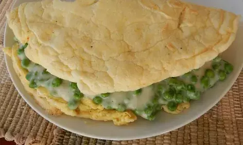 മുട്ട ഒരുതരി വേണ്ട; തയാറാക്കാം നല്ല സ്വാദേറിയ ഗ്രീന് പീസ് ഓംലറ്റ് മുട്ട ഒരുതരി വേണ്ട; തയാറാക്കാം നല്ല സ്വാദേറിയ ഗ്രീന് പീസ് ഓംലറ്റ്