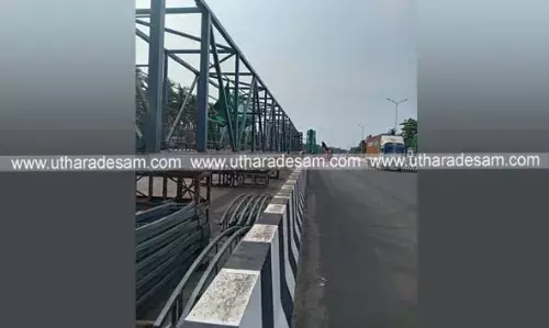 തര്ക്കങ്ങള് നീങ്ങി; പെര്വാഡ് ദേശീയപാതയില് ഫുട് ഓവര് ബ്രിഡ്ജിന്റെ നിര്മ്മാണം തുടങ്ങി തര്ക്കങ്ങള് നീങ്ങി; പെര്വാഡ് ദേശീയപാതയില് ഫുട് ഓവര് ബ്രിഡ്ജിന്റെ നിര്മ്മാണം തുടങ്ങി