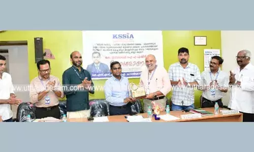 HONOURING I ജില്ലാ കലക്ടര് കെ. ഇമ്പശേഖറിനെ കെ.എസ്.എസ്.ഐ.എ അനുമോദിച്ചു HONOURING I ജില്ലാ കലക്ടര് കെ. ഇമ്പശേഖറിനെ കെ.എസ്.എസ്.ഐ.എ അനുമോദിച്ചു