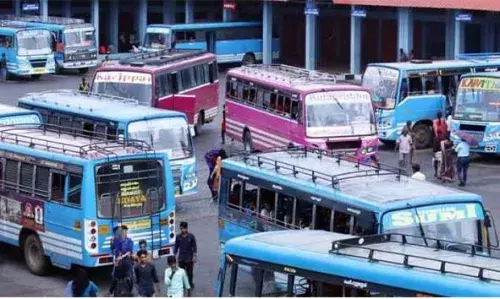 BUS STRIKE | വിദ്യാര്ഥികളുടെ മിനിമം യാത്രാനിരക്ക് 5 രൂപയാക്കണം; സംസ്ഥാനത്തെ ബസുടമകള് സമരത്തിലേക്ക് BUS STRIKE | വിദ്യാര്ഥികളുടെ മിനിമം യാത്രാനിരക്ക് 5 രൂപയാക്കണം; സംസ്ഥാനത്തെ ബസുടമകള് സമരത്തിലേക്ക്