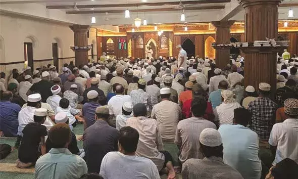 RAMADAN | 27-ാം  രാവും അവസാന വെള്ളിയാഴ്ച രാവും ഒന്നിച്ചെത്തി; പ്രാര്‍ത്ഥനാ നിരതരായി വിശ്വാസികള്‍