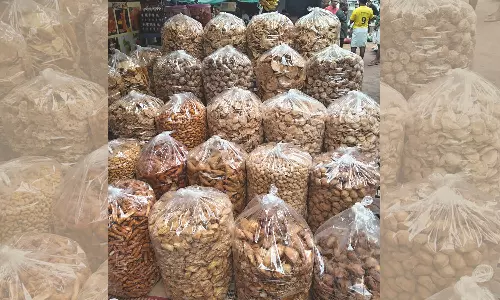 പെരുന്നാള് അപ്പങ്ങളെമ്പാടും വിപണിയില് റെഡിയാണ് പെരുന്നാള് അപ്പങ്ങളെമ്പാടും വിപണിയില് റെഡിയാണ്