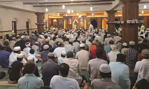 RAMADAN | 27-ാം രാവും അവസാന വെള്ളിയാഴ്ച രാവും ഒന്നിച്ചെത്തി; പ്രാര്ത്ഥനാ നിരതരായി വിശ്വാസികള് RAMADAN | 27-ാം രാവും അവസാന വെള്ളിയാഴ്ച രാവും ഒന്നിച്ചെത്തി; പ്രാര്ത്ഥനാ നിരതരായി വിശ്വാസികള്