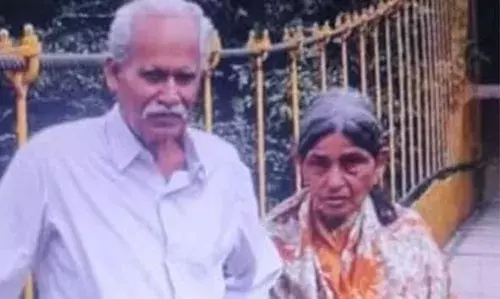 CYBER THREAT | പണം ആവശ്യപ്പെട്ട് നിരന്തരം ഭീഷണി; ഡിജിറ്റല് അറസ്റ്റ് ഭയന്ന് ബെലഗാവിയില് സൈബര് തട്ടിപ്പിന് ഇരയായ വൃദ്ധ ദമ്പതികള് ജീവനൊടുക്കി CYBER THREAT | പണം ആവശ്യപ്പെട്ട് നിരന്തരം ഭീഷണി; ഡിജിറ്റല് അറസ്റ്റ് ഭയന്ന് ബെലഗാവിയില് സൈബര് തട്ടിപ്പിന് ഇരയായ വൃദ്ധ ദമ്പതികള് ജീവനൊടുക്കി