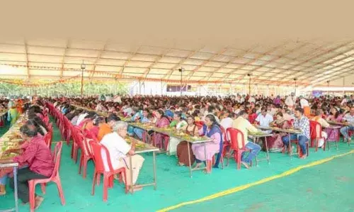 TEMPLE FEST | മധൂരിലേക്ക് ഭക്ഷ്യവിഭവങ്ങളുടെ കലവറ പ്രവഹിക്കുന്നു; ഭക്തിനിര്ഭരമായ ചടങ്ങുകളോടെ മഹാമൃത്യുഞ്ജയ യാഗം നടന്നു TEMPLE FEST | മധൂരിലേക്ക് ഭക്ഷ്യവിഭവങ്ങളുടെ കലവറ പ്രവഹിക്കുന്നു; ഭക്തിനിര്ഭരമായ ചടങ്ങുകളോടെ മഹാമൃത്യുഞ്ജയ യാഗം നടന്നു