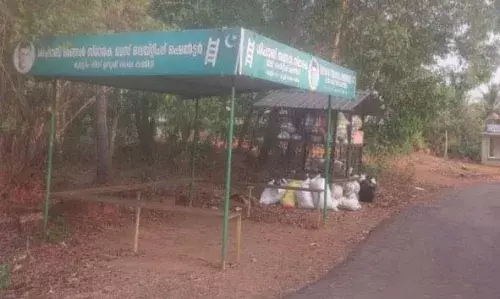 GARBAGE | മാലിന്യമുക്ത കേരളം പ്രഖ്യാപനത്തിന് ഒരുങ്ങുമ്പോള് പുത്തിഗെയില് മാലിന്യക്കൂമ്പാരം GARBAGE | മാലിന്യമുക്ത കേരളം പ്രഖ്യാപനത്തിന് ഒരുങ്ങുമ്പോള് പുത്തിഗെയില് മാലിന്യക്കൂമ്പാരം