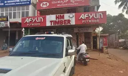 ARRESTED | മംഗലാപുരത്തെ മുത്തൂറ്റ് ശാഖയിലെ മോഷണശ്രമം; കാഞ്ഞങ്ങാട് സ്വദേശികളായ രണ്ട് പേര് അറസ്റ്റില്; ഒരാള് ഓടിരക്ഷപ്പെട്ടു ARRESTED | മംഗലാപുരത്തെ മുത്തൂറ്റ് ശാഖയിലെ മോഷണശ്രമം; കാഞ്ഞങ്ങാട് സ്വദേശികളായ രണ്ട് പേര് അറസ്റ്റില്; ഒരാള് ഓടിരക്ഷപ്പെട്ടു