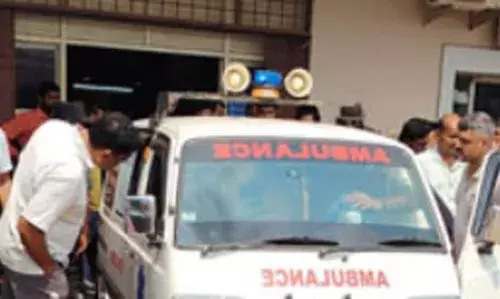 ACCIDENTAL DEATH | അമിതവേഗതയില് വന്ന കാര് ഇടിച്ച് സ്കൂള് വിദ്യാര്ത്ഥിക്ക് ദാരുണാന്ത്യം; അപകടം റോഡ് മുറിച്ചുകടക്കുന്നതിനിടെ ACCIDENTAL DEATH | അമിതവേഗതയില് വന്ന കാര് ഇടിച്ച് സ്കൂള് വിദ്യാര്ത്ഥിക്ക് ദാരുണാന്ത്യം; അപകടം റോഡ് മുറിച്ചുകടക്കുന്നതിനിടെ