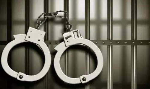 ബാഡ് മിന്റന് പരിശീലനത്തിനിടെ 16 കാരിയെ നിരവധി തവണ ലൈംഗികമായി പീഡിപ്പിച്ചു; കോച്ച് അറസ്റ്റില് ബാഡ് മിന്റന് പരിശീലനത്തിനിടെ 16 കാരിയെ നിരവധി തവണ ലൈംഗികമായി പീഡിപ്പിച്ചു; കോച്ച് അറസ്റ്റില്