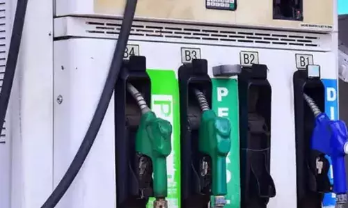 പെട്രോളിന്റെയും ഡീസലിന്റെയും എക്‌സൈസ് ഡ്യൂട്ടി രണ്ട് രൂപ വര്‍ധിപ്പിച്ച് കേന്ദ്ര സര്‍ക്കാര്‍