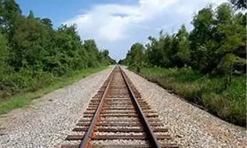 തൃക്കരിപ്പൂര്‍ ഒളവറയില്‍ വയോധികന്‍ ട്രെയിന്‍ തട്ടി മരിച്ച നിലയില്‍