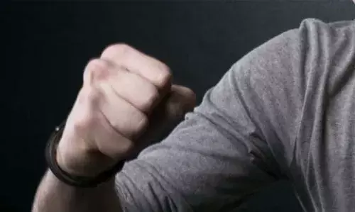 ബദിയടുക്കയില്‍ കാറിലെത്തിയ സംഘം ബസ് തടഞ്ഞ് ഡ്രൈവറെയും കണ്ടക്ടറെയും മര്‍ദിച്ചു;  4 പേര്‍ക്കെതിരെ കേസ്