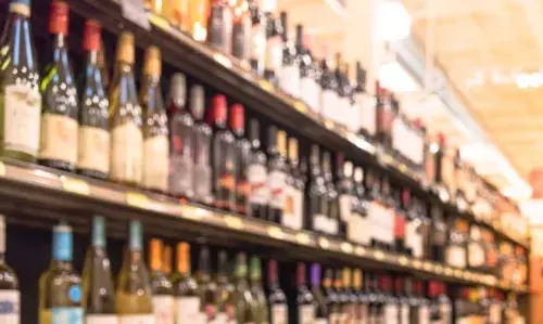 ബിവറേജ് ഔട്ട് ലെറ്റിലെ ജീവനക്കാര്‍ക്കെതിരെ വീണ്ടും മദ്യപാനിയുടെ പരാക്രമം; നടപടി എടുക്കാനാകാതെ പൊലീസ്