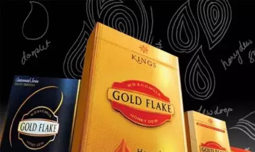 പെരിയാട്ടടുക്കത്തെ കെട്ടിടം കേന്ദ്രീകരിച്ച് വ്യാജസിഗററ്റ് നിര്‍മ്മാണം; സഹോദരങ്ങള്‍ ഉള്‍പ്പെടെ മൂന്നുപേര്‍ അറസ്റ്റില്‍