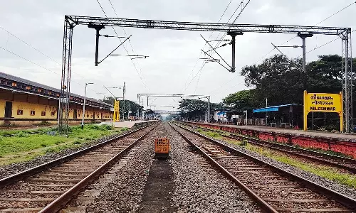 എല്ലാ ട്രെയിനുകള്ക്കും സ്റ്റോപ്പില്ലാതെ നീലേശ്വരം സ്റ്റേഷന്; യാത്രക്കാരുടെ ദുരിതം മാറുന്നില്ല എല്ലാ ട്രെയിനുകള്ക്കും സ്റ്റോപ്പില്ലാതെ നീലേശ്വരം സ്റ്റേഷന്; യാത്രക്കാരുടെ ദുരിതം മാറുന്നില്ല