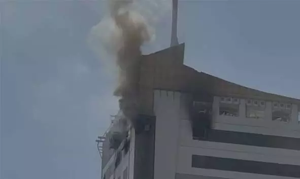 ഷാര്ജയില് റെസിഡന്ഷ്യല് ടവറില് ഉണ്ടായ തീപിടുത്തത്തില് ഒരാള് മരിച്ചു, 5 പേര്ക്ക് പരിക്കേറ്റു; ഷാര്ജയില് റെസിഡന്ഷ്യല് ടവറില് ഉണ്ടായ തീപിടുത്തത്തില് ഒരാള് മരിച്ചു, 5 പേര്ക്ക് പരിക്കേറ്റു;