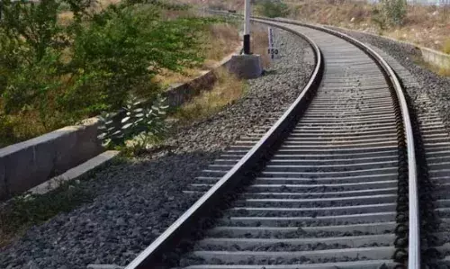 കളനാട്ടും കോട്ടിക്കുളത്തും ട്രെയിന് അട്ടിമറിക്ക് ശ്രമം; പത്തനം തിട്ട സ്വദേശി കസ്റ്റഡിയില് കളനാട്ടും കോട്ടിക്കുളത്തും ട്രെയിന് അട്ടിമറിക്ക് ശ്രമം; പത്തനം തിട്ട സ്വദേശി കസ്റ്റഡിയില്