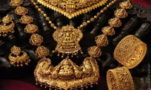 കുതിച്ചുകയറ്റം തുടര്ന്ന് സ്വര്ണം; കൂടിയത് 840 രൂപ; പവന് 71,360 കുതിച്ചുകയറ്റം തുടര്ന്ന് സ്വര്ണം; കൂടിയത് 840 രൂപ; പവന് 71,360