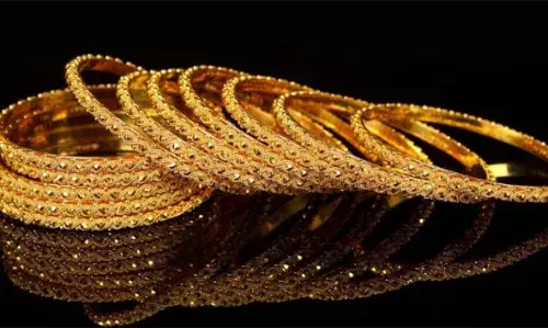 3 ദിവസത്തിനിടെ സ്വര്ണവിലയില് 1,800 രൂപയുടെ വര്ധനവ്, ഗ്രാമിന് 225 രൂപയുടേയും; സംസ്ഥാനത്ത് റെക്കോര്ഡ് കുതിപ്പുമായി സ്വര്ണം; പവന് 71,560 3 ദിവസത്തിനിടെ സ്വര്ണവിലയില് 1,800 രൂപയുടെ വര്ധനവ്, ഗ്രാമിന് 225 രൂപയുടേയും; സംസ്ഥാനത്ത് റെക്കോര്ഡ് കുതിപ്പുമായി സ്വര്ണം; പവന് 71,560