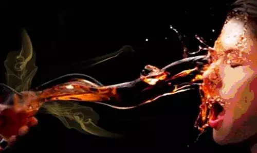 കണ്ണൂരില് ആശാ പ്രവര്ത്തകയായ വീട്ടമ്മയ്ക്ക് നേരെ ആസിഡ് ആക്രമണം; ഭര്ത്താവ് അറസ്റ്റില് കണ്ണൂരില് ആശാ പ്രവര്ത്തകയായ വീട്ടമ്മയ്ക്ക് നേരെ ആസിഡ് ആക്രമണം; ഭര്ത്താവ് അറസ്റ്റില്