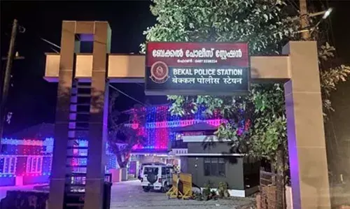 യുവാവിന്റെ നഗ്നതാ പ്രദര്ശനം മൊബൈല് ക്യാമറയില് പകര്ത്തി പൊലീസിന് കൈമാറി 16കാരി; പിന്നാലെ പോക്സോ കേസ് ചുമത്തി യുവാവിന്റെ നഗ്നതാ പ്രദര്ശനം മൊബൈല് ക്യാമറയില് പകര്ത്തി പൊലീസിന് കൈമാറി 16കാരി; പിന്നാലെ പോക്സോ കേസ് ചുമത്തി