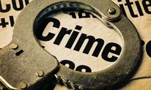 ബേഡകം കുറത്തിക്കുണ്ടില് പൊലീസ് ഉദ്യോഗസ്ഥനും യുവാവിനും കുത്തേറ്റു: കോട്ടയം സ്വദേശികളായ രണ്ടുപേര്ക്കെതിരെ വധശ്രമത്തിന് കേസ് ബേഡകം കുറത്തിക്കുണ്ടില് പൊലീസ് ഉദ്യോഗസ്ഥനും യുവാവിനും കുത്തേറ്റു: കോട്ടയം സ്വദേശികളായ രണ്ടുപേര്ക്കെതിരെ വധശ്രമത്തിന് കേസ്