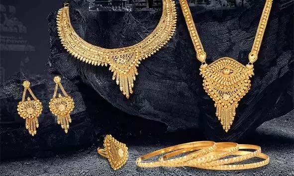 72,000 രൂപയും കടന്ന് ചരിത്രം കുറിച്ച് സ്വര്ണ വില; കൂടിയത് 760 രൂപ 72,000 രൂപയും കടന്ന് ചരിത്രം കുറിച്ച് സ്വര്ണ വില; കൂടിയത് 760 രൂപ