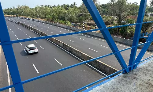 ദേശീയ പാത വികസനവുമായി ബന്ധപ്പെട്ട് സ്ഥാപിച്ച ഫുട് ഓവര് ബ്രിഡ്ജില് സുരക്ഷ വര്ധിപ്പിക്കണമെന്നാവശ്യം ദേശീയ പാത വികസനവുമായി ബന്ധപ്പെട്ട് സ്ഥാപിച്ച ഫുട് ഓവര് ബ്രിഡ്ജില് സുരക്ഷ വര്ധിപ്പിക്കണമെന്നാവശ്യം