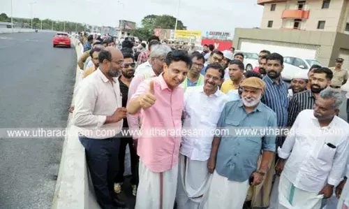 ദക്ഷിണേന്ത്യയിലെ ഏറ്റവും വലിയ ആദ്യ ഒറ്റത്തൂണ് മേല്പാലം പ്രവര്ത്തന സജ്ജമായി; മന്ത്രി മുഹമ്മദ് റിയാസ് പാലം സന്ദര്ശിച്ചു ദക്ഷിണേന്ത്യയിലെ ഏറ്റവും വലിയ ആദ്യ ഒറ്റത്തൂണ് മേല്പാലം പ്രവര്ത്തന സജ്ജമായി; മന്ത്രി മുഹമ്മദ് റിയാസ് പാലം സന്ദര്ശിച്ചു