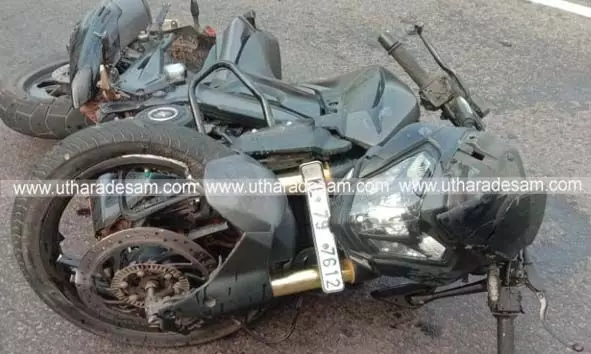 കന്യപ്പാടിയില് ബൈക്കും പിക്കപ്പ് വാനും കൂട്ടിയിടിച്ച് ബൈക്ക് യാത്രക്കാരായ രണ്ട് പേര്ക്ക് പരിക്ക് കന്യപ്പാടിയില് ബൈക്കും പിക്കപ്പ് വാനും കൂട്ടിയിടിച്ച് ബൈക്ക് യാത്രക്കാരായ രണ്ട് പേര്ക്ക് പരിക്ക്