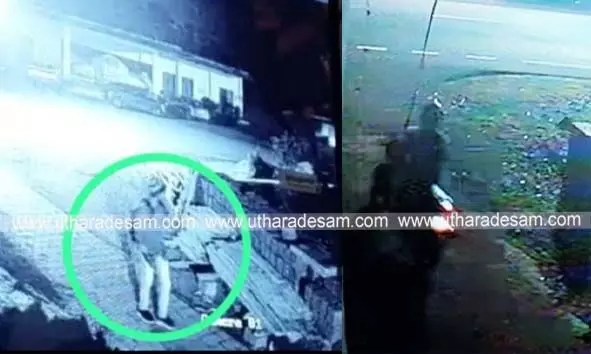 പെര്ളയില് മസ് ജിദിന്റെ ഭണ്ഡാരപ്പെട്ടി കുത്തിത്തുറന്ന് പണം കവര്ന്നു; മോഷ്ടാവ് സി.സി.ടി.വിയില് കുടുങ്ങി പെര്ളയില് മസ് ജിദിന്റെ ഭണ്ഡാരപ്പെട്ടി കുത്തിത്തുറന്ന് പണം കവര്ന്നു; മോഷ്ടാവ് സി.സി.ടി.വിയില് കുടുങ്ങി