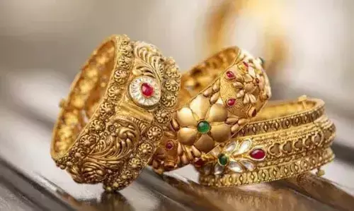 സംസ്ഥാനത്ത് 2ാം ദിവസവും ചാഞ്ചാട്ടം തുടര്ന്ന് സ്വര്ണം; പവന് 72,040 രൂപ സംസ്ഥാനത്ത് 2ാം ദിവസവും ചാഞ്ചാട്ടം തുടര്ന്ന് സ്വര്ണം; പവന് 72,040 രൂപ