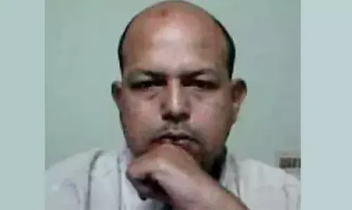 കണ്ണൂര് സ്വദേശിയായ വ്യവസായിയെ വിരാജ് പേട്ടയിലെ താമസ സ്ഥലത്ത് കഴുത്തറുത്ത് കൊലപ്പെടുത്തിയ നിലയില് കണ്ടെത്തി കണ്ണൂര് സ്വദേശിയായ വ്യവസായിയെ വിരാജ് പേട്ടയിലെ താമസ സ്ഥലത്ത് കഴുത്തറുത്ത് കൊലപ്പെടുത്തിയ നിലയില് കണ്ടെത്തി