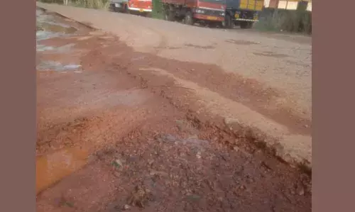 വിദ്യാനഗര് കോടതി റോഡില് പൈപ്പ് പൊട്ടി ജലം പാഴാകുന്നു വിദ്യാനഗര് കോടതി റോഡില് പൈപ്പ് പൊട്ടി ജലം പാഴാകുന്നു