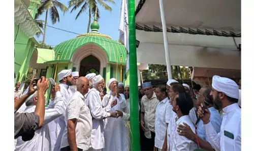 ഒളയം മഖാം ഉദയാസ്തമന ഉറൂസിന് പതാക ഉയര്ന്നു ഒളയം മഖാം ഉദയാസ്തമന ഉറൂസിന് പതാക ഉയര്ന്നു