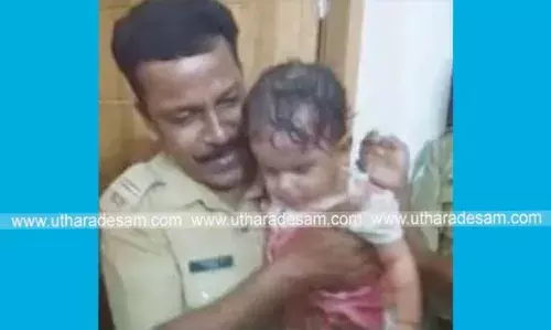 വാതില് ലോക്കായതിനെ തുടര്ന്ന് വീട്ടിലെ കിടപ്പുമുറിയില് കുടുങ്ങിയ ഒന്നരവയസുകാരിയെ അഗ്നിരക്ഷാ സേന രക്ഷപ്പെടുത്തി വാതില് ലോക്കായതിനെ തുടര്ന്ന് വീട്ടിലെ കിടപ്പുമുറിയില് കുടുങ്ങിയ ഒന്നരവയസുകാരിയെ അഗ്നിരക്ഷാ സേന രക്ഷപ്പെടുത്തി