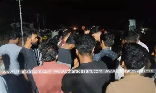 കുമ്പളയിലെ ടോള് പ്ലാസ നിര്മ്മാണം യൂത്ത് ലീഗ് പ്രവര്ത്തകര് തടഞ്ഞു കുമ്പളയിലെ ടോള് പ്ലാസ നിര്മ്മാണം യൂത്ത് ലീഗ് പ്രവര്ത്തകര് തടഞ്ഞു