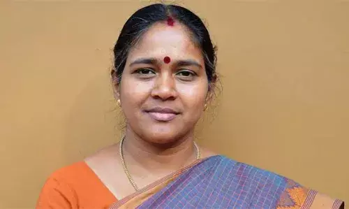 ശോഭ സുരേന്ദ്രന്റെ വീടിന് മുന്നില്‍ സ്‌ഫോടക വസ്തു പൊട്ടിത്തെറിച്ചു; എറിഞ്ഞത് ബൈക്കിലെത്തിയ 4 പേര്‍