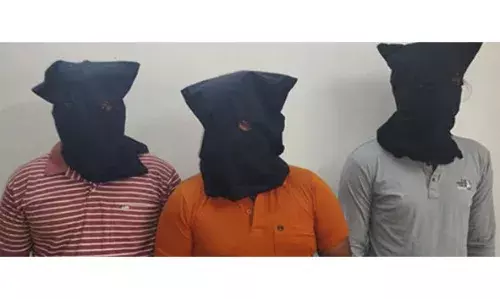 ബ്രഹ്മാവറില് വയോധികയെ ആക്രമിച്ച് സ്വര്ണ്ണ മാല തട്ടിപ്പറിച്ചെടുത്ത കേസ്; മൂന്ന് അന്തര്സംസ്ഥാന മോഷ്ടാക്കള് അറസ്റ്റില് ബ്രഹ്മാവറില് വയോധികയെ ആക്രമിച്ച് സ്വര്ണ്ണ മാല തട്ടിപ്പറിച്ചെടുത്ത കേസ്; മൂന്ന് അന്തര്സംസ്ഥാന മോഷ്ടാക്കള് അറസ്റ്റില്