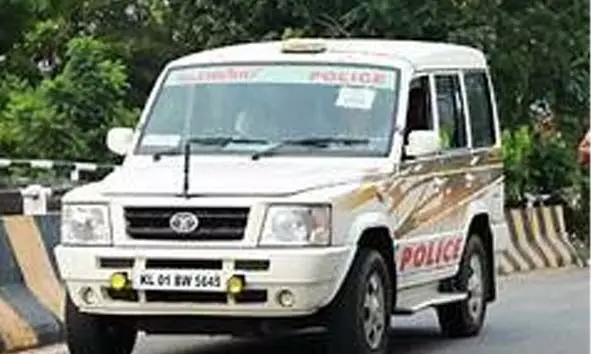 കാഞ്ഞങ്ങാട്ട് പൂച്ചക്കാട്ടെ യുവാവിനെയും അതിഥി തൊഴിലാളിയേയും വളഞ്ഞിട്ട് മര്ദിച്ചു; 7 പേര്ക്കെതിരെ കേസ് കാഞ്ഞങ്ങാട്ട് പൂച്ചക്കാട്ടെ യുവാവിനെയും അതിഥി തൊഴിലാളിയേയും വളഞ്ഞിട്ട് മര്ദിച്ചു; 7 പേര്ക്കെതിരെ കേസ്
