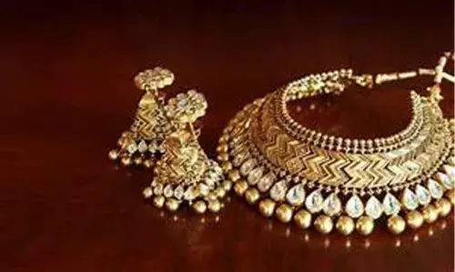 അക്ഷയതൃതീയക്ക് സ്വര്ണം വാങ്ങുന്നവര്ക്ക് ആശ്വാസം; പവന് 520 രൂപ കുറഞ്ഞ് 71,520 ആയി അക്ഷയതൃതീയക്ക് സ്വര്ണം വാങ്ങുന്നവര്ക്ക് ആശ്വാസം; പവന് 520 രൂപ കുറഞ്ഞ് 71,520 ആയി