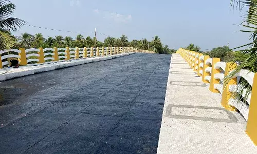 നിര്‍മാണം പൂര്‍ത്തിയായ കോട്ടപ്പുറം-മാട്ടുമ്മല്‍ പാലം ഉദ്ഘാടനത്തിന് ഒരുങ്ങുന്നു