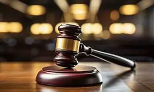 വാഹനപരിശോധന നടത്തുകയായിരുന്ന പൊലീസുകാരെ അക്രമിച്ച കേസില്‍ റിമാണ്ടില്‍ കഴിയുന്ന സി.പി.ഐ സര്‍വീസ് സംഘടനാ നേതാവിന്റെ ജാമ്യാപേക്ഷ കോടതി തള്ളി