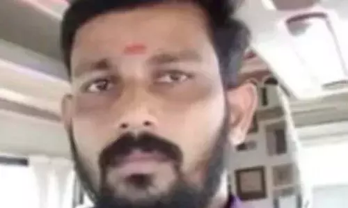 നീലേശ്വരത്ത് ടിപ്പര്ലോറി ഡ്രൈവറെ ട്രെയിനിടിച്ച് മരിച്ചനിലയില് കണ്ടെത്തി നീലേശ്വരത്ത് ടിപ്പര്ലോറി ഡ്രൈവറെ ട്രെയിനിടിച്ച് മരിച്ചനിലയില് കണ്ടെത്തി