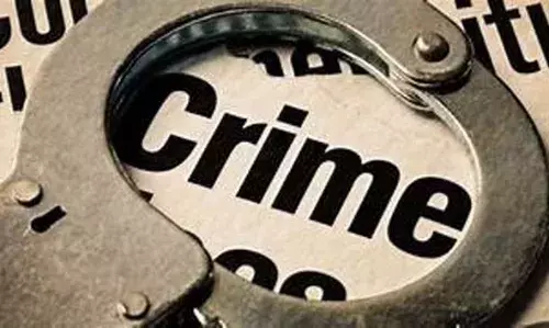 പള്ളിക്കരയില്‍ തട്ടുകട ഉടമയെ കഴുത്തിന് പിടിച്ചുതള്ളി ഇരുമ്പ് വടികൊണ്ട് അടിച്ചതായി പരാതി