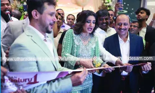 4ാമത് സുല്ത്താന് ഡയമണ്ട് ആന്റ് ഗോള്ഡ് ഷോറൂം ബോളിവുഡ് താരം രവീണ ടണ്ടന് ഉദ് ഘാടനം ചെയ്തു 4ാമത് സുല്ത്താന് ഡയമണ്ട് ആന്റ് ഗോള്ഡ് ഷോറൂം ബോളിവുഡ് താരം രവീണ ടണ്ടന് ഉദ് ഘാടനം ചെയ്തു