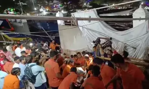 ആന്ധ്രയില്‍ ക്ഷേത്രത്തിലെ ഉത്സവത്തിനിടെ 20 അടി നീളമുള്ള മതില്‍ ഇടിഞ്ഞുവീണ് 8 പേര്‍ മരിച്ചു, നിരവധി പേര്‍ക്ക് പരിക്ക്