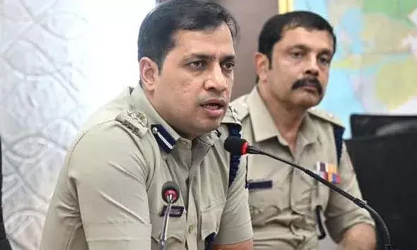 മംഗളൂരുവില്‍ മലയാളി യുവാവിനെ ആള്‍ക്കൂട്ടം മര്‍ദിച്ച് കൊലപ്പെടുത്തിയ കേസ്; വീഴ്ച വരുത്തിയ ഉദ്യോഗസ്ഥര്‍ക്ക് സസ്‌പെന്‍ഷന്‍
