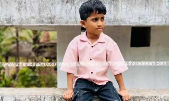 മാതാവ് ചക്ക മുറിക്കുന്നതിനിടെ കത്തിയില്‍ വീണ് 8 വയസുകാരന് ദാരുണാന്ത്യം