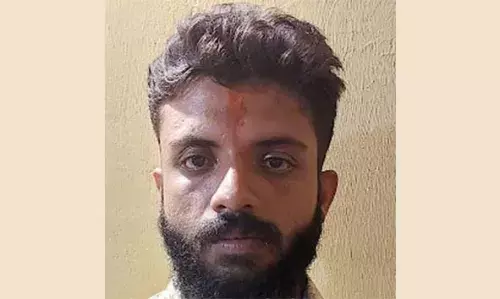 വി.എച്ച്.പി പ്രവര്ത്തകന് കൊല്ലപ്പെട്ടതിനെ തുടര്ന്ന് മംഗളൂരുവില് സംഘര്ഷാവസ്ഥ; ബസുകള്ക്ക് നേരെ കല്ലേറ്; സുരക്ഷ ശക്തമാക്കി പൊലീസ് വി.എച്ച്.പി പ്രവര്ത്തകന് കൊല്ലപ്പെട്ടതിനെ തുടര്ന്ന് മംഗളൂരുവില് സംഘര്ഷാവസ്ഥ; ബസുകള്ക്ക് നേരെ കല്ലേറ്; സുരക്ഷ ശക്തമാക്കി പൊലീസ്